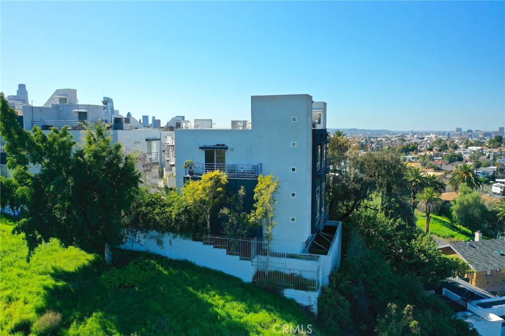 1082 Everett Place Echo Park, CA 90026 - Photo 4 of 39 a view of a city