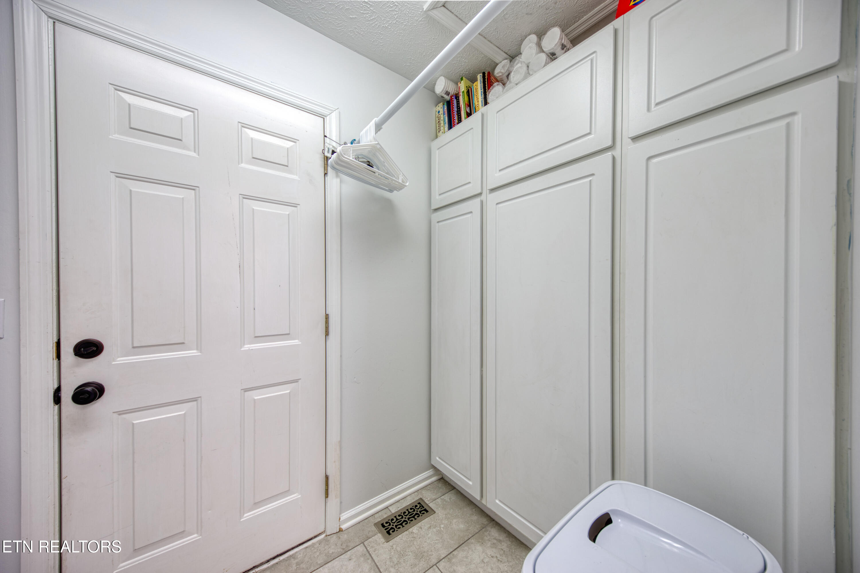 6124 Rivers Run Drive Knoxville, TN 37914 - Photo 27 of 28 Laundry room
