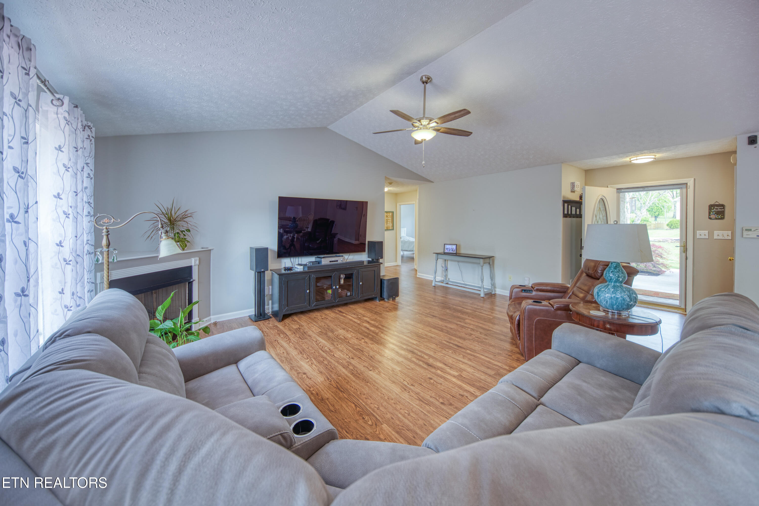 6124 Rivers Run Drive Knoxville, TN 37914 - Photo 3 of 28 Living space