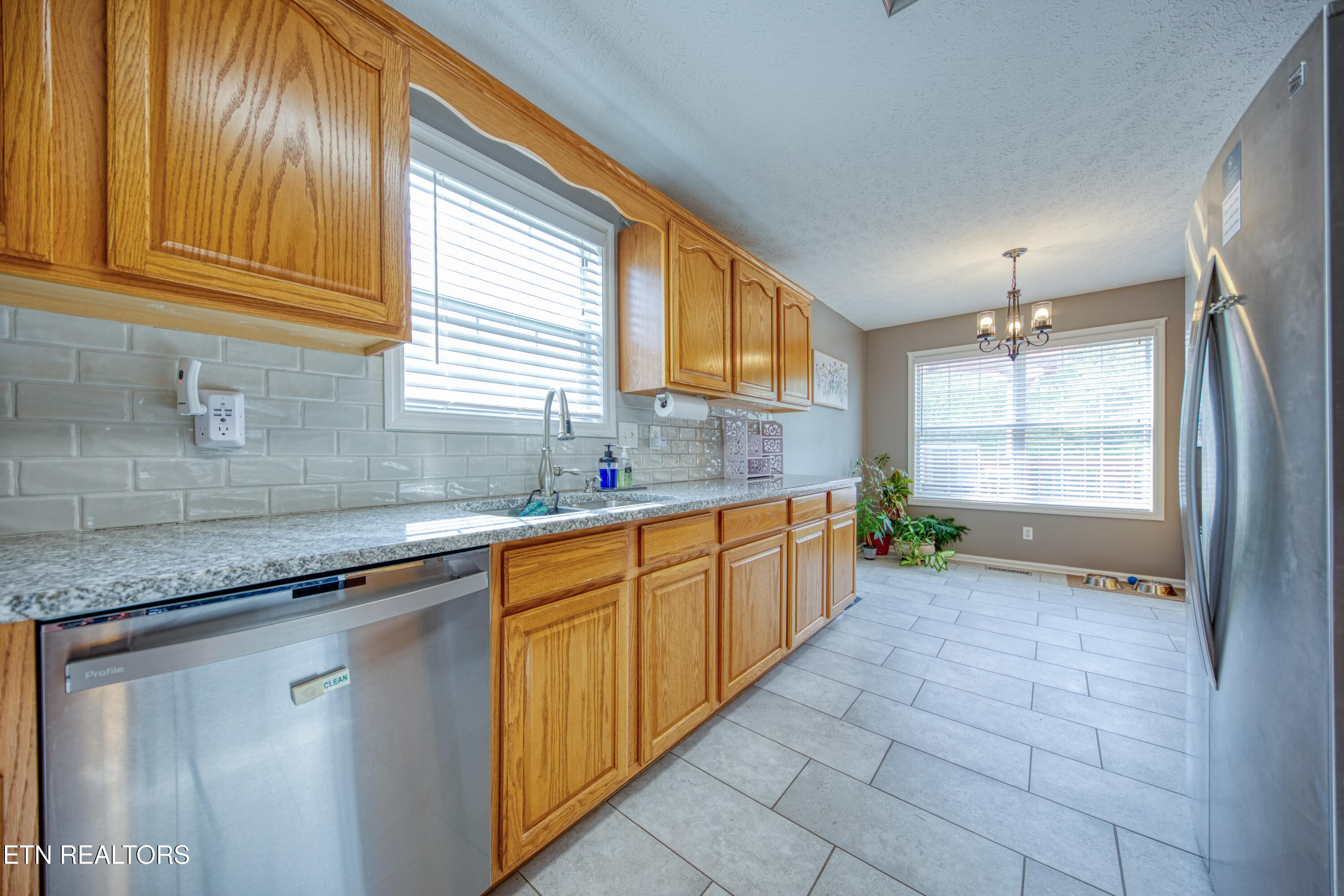 6124 Rivers Run Drive Knoxville, TN 37914 - Photo 8 of 28 Eat in Kitchen