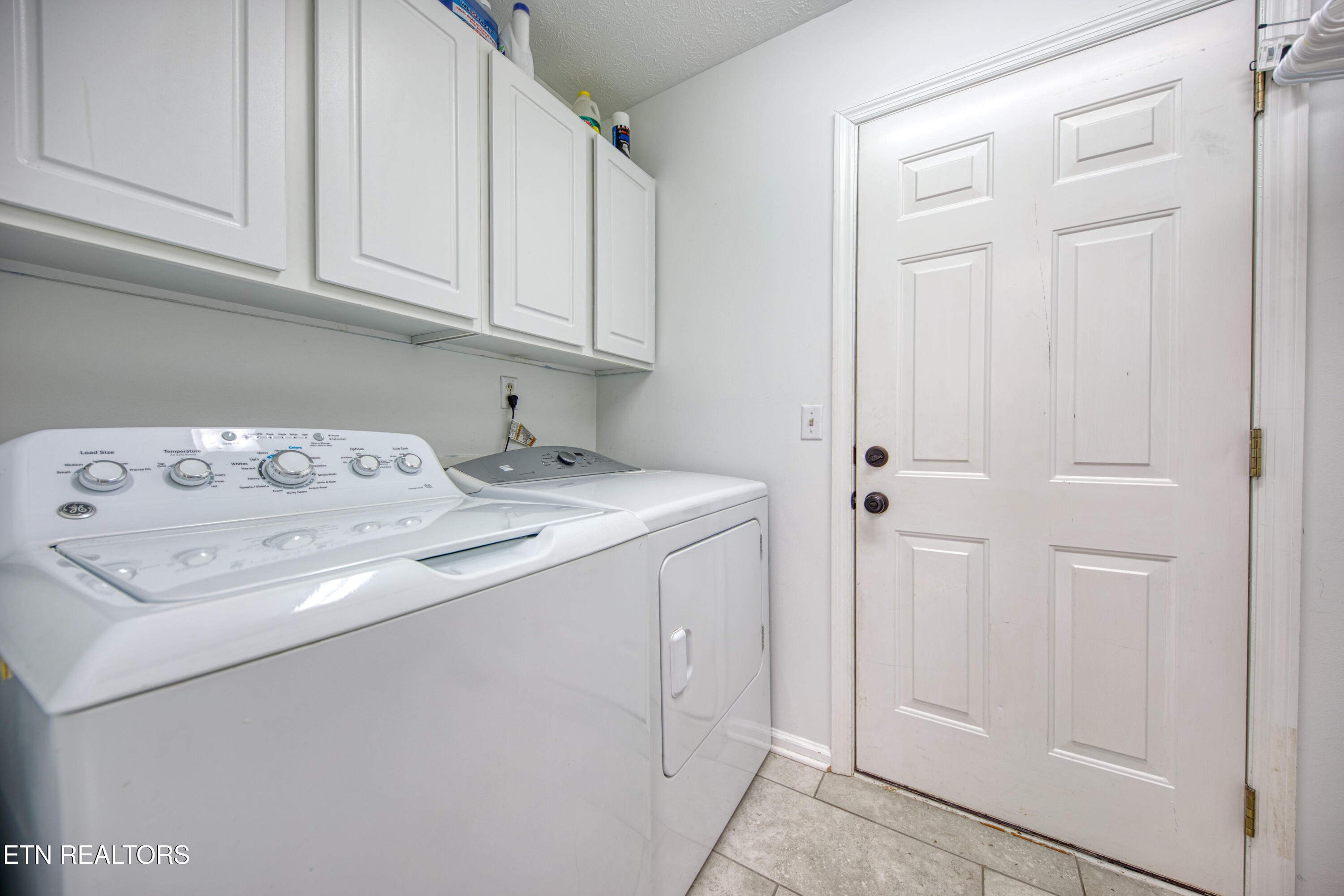 6124 Rivers Run Drive Knoxville, TN 37914 - Photo 9 of 28 Laundry room