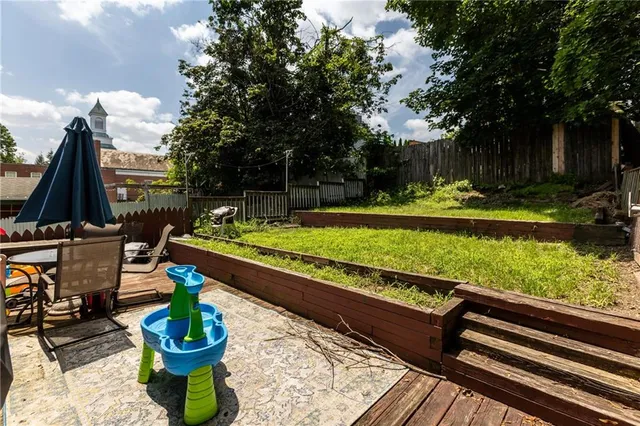 a view of a garden with sitting area
