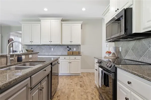 $774,900 | 15917 Ballentine Street, Overland Park, KS 66221