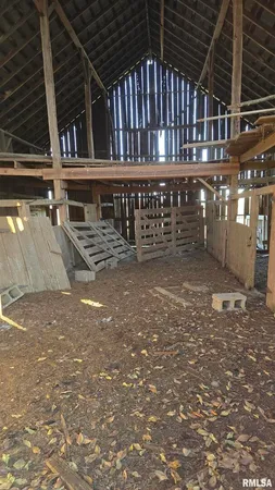 a view of entryway with a front door