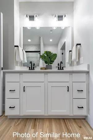 $398,779 | 307 East Donahue Street, Eldridge, IA 52748