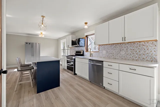 $409,900 | 56 Huntcliff Court, Fox River Grove, IL 60021