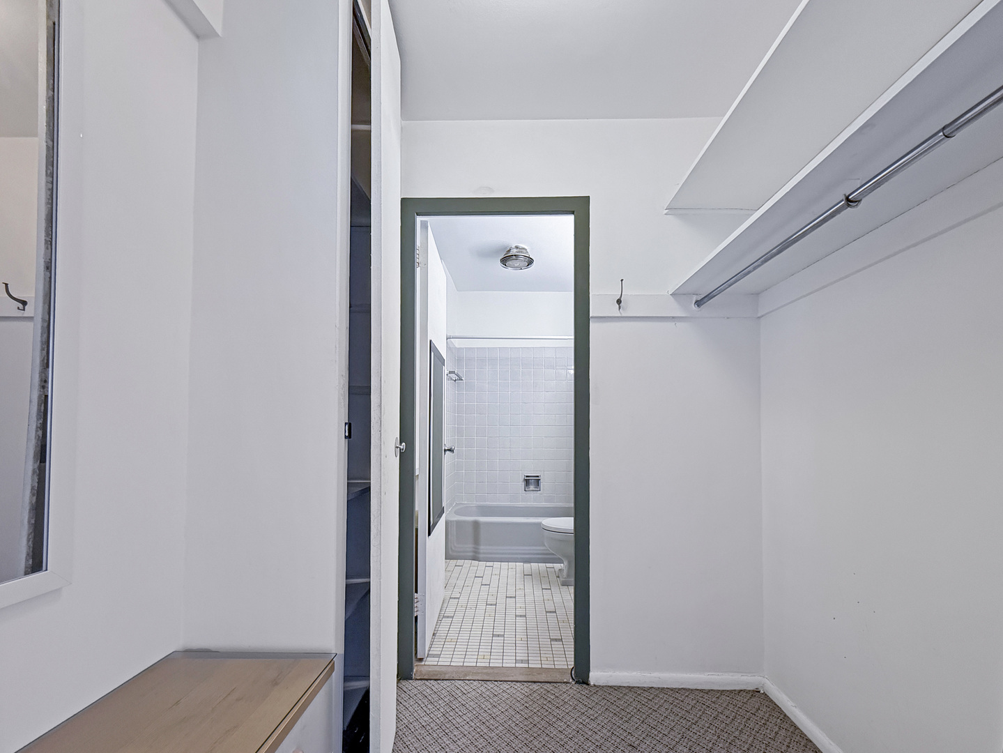 5701 North Sheridan Road, Unit 6D Chicago, IL 60660 - Photo 8 of 11