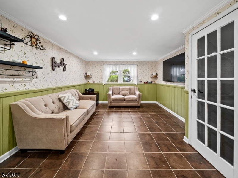 17 Ravine Court Clifton, NJ 07013 - Photo 35 of 46