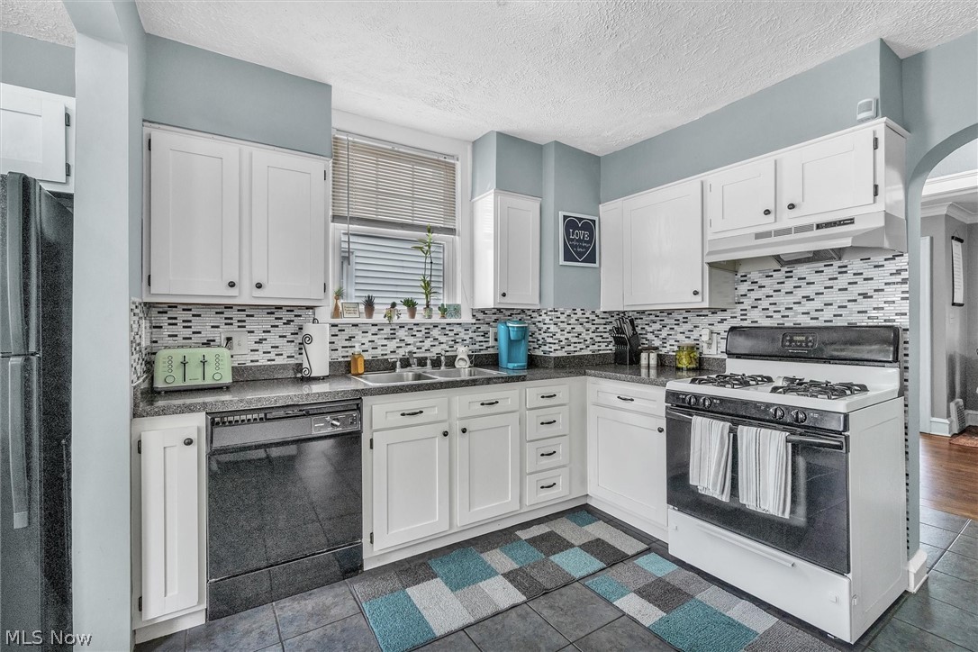 3509 Tullamore Road Cleveland, OH 44118 - Photo 10 of 33 Gallery Image 10