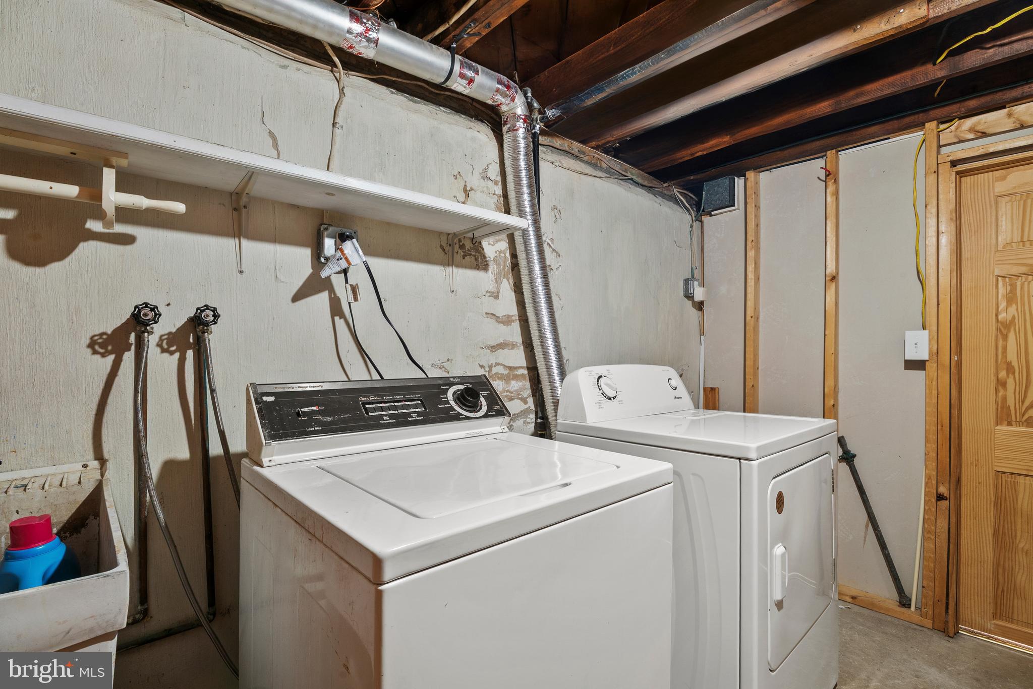 3823 Byfield Road Gwynn Oak, MD 21207 - Photo 34 of 37 a utility room with dryer and washer