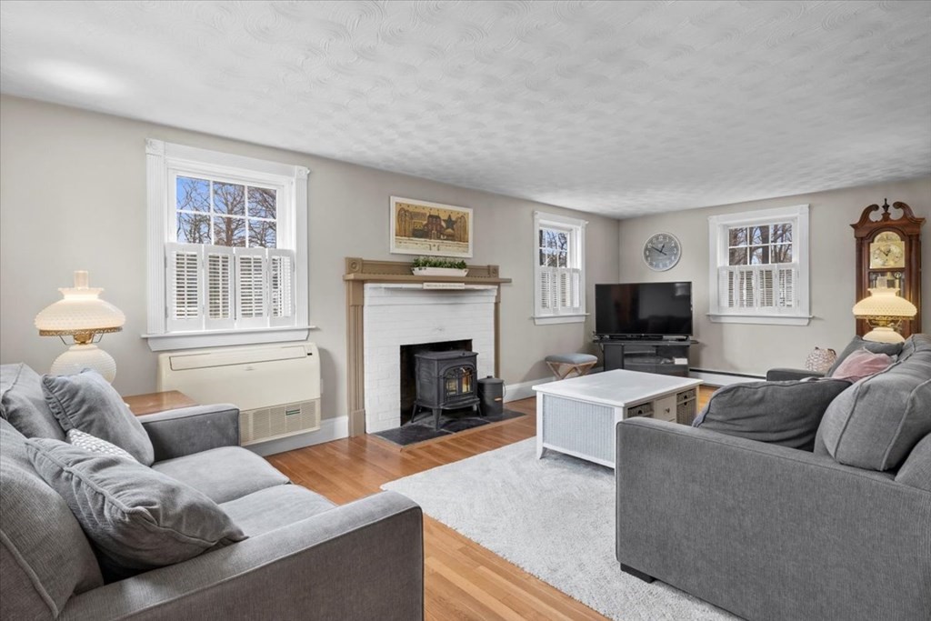 8 Robert Sproul Road Medfield, MA 02052 - Photo 5 of 42 Gallery Image 5