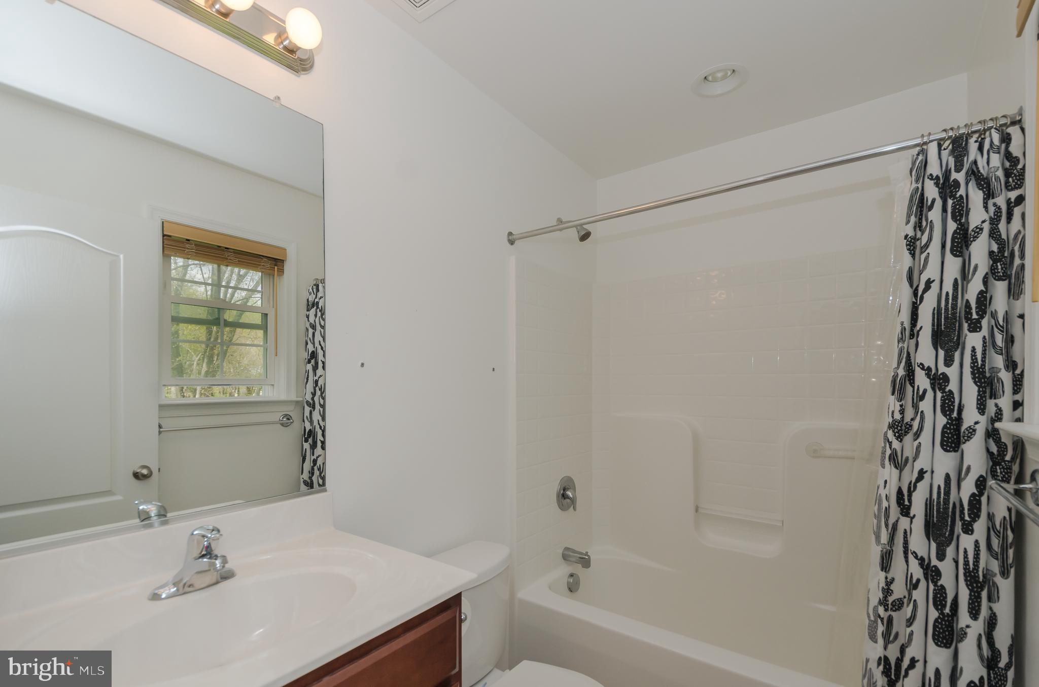 2738 Cox Neck Road Chester, MD 21619 - Photo 17 of 34 Master Bath
