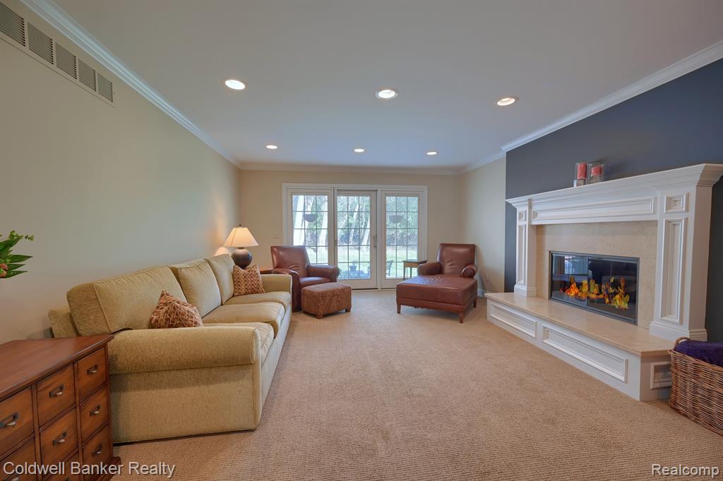 29314 Parkside Farmington Hills, MI 48331 - Photo 16 of 39