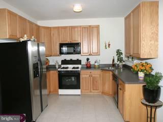70 Tennyson Road East Windsor, NJ 08520 - Photo 4 of 6