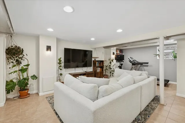 $480,000 | 5040 North Moody Avenue, Chicago, IL 60630