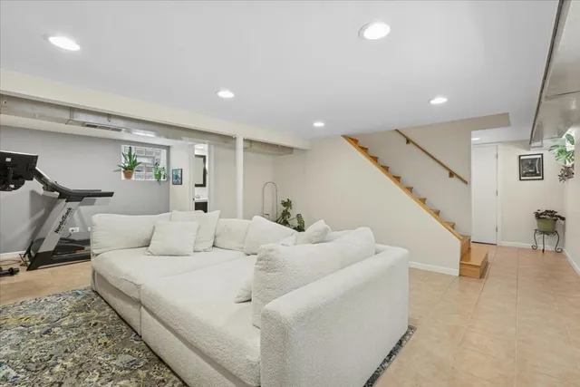 $480,000 | 5040 North Moody Avenue, Chicago, IL 60630