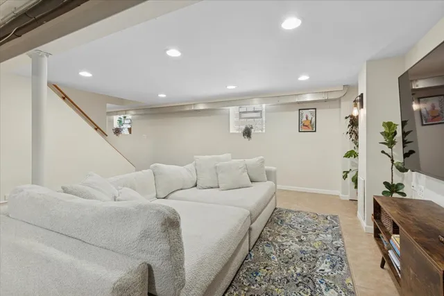 $480,000 | 5040 North Moody Avenue, Chicago, IL 60630