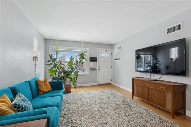 $480,000 | 5040 North Moody Avenue, Chicago, IL 60630