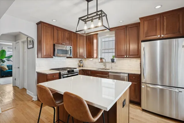 $480,000 | 5040 North Moody Avenue, Chicago, IL 60630