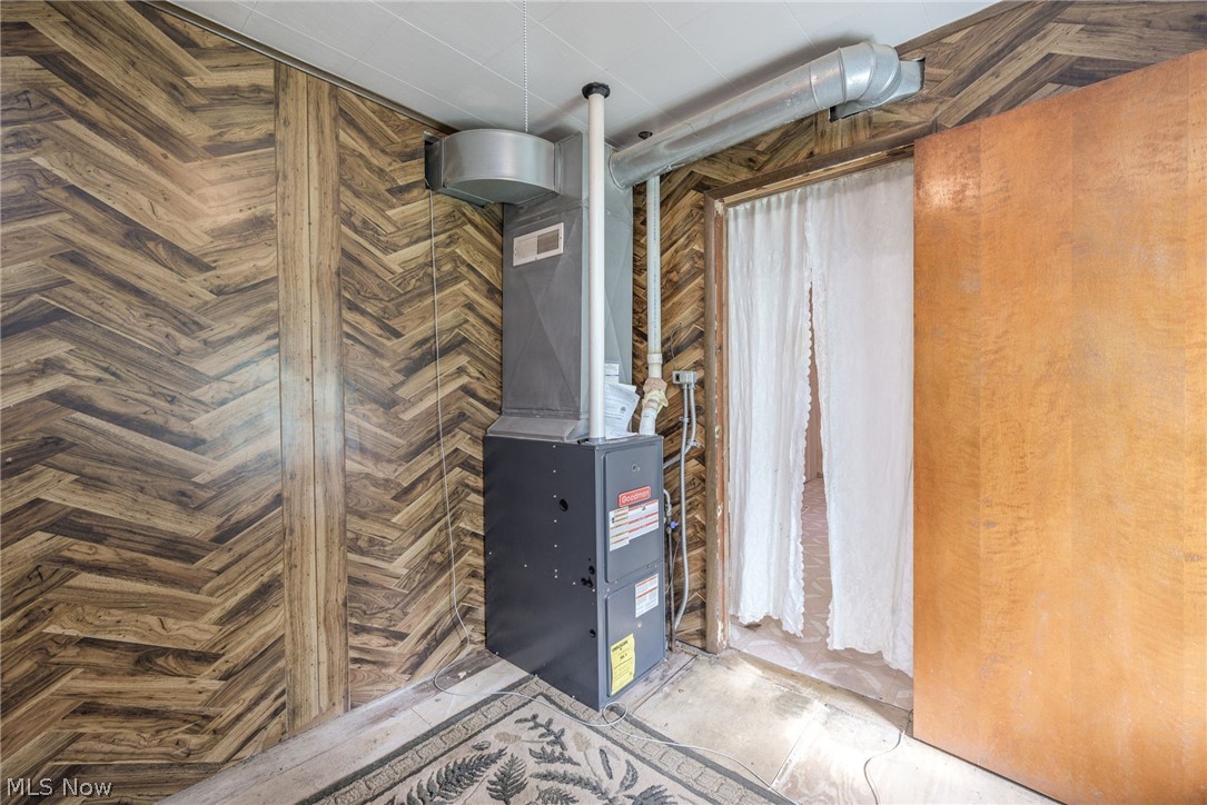 8386 Yale Road Rootstown, OH 44272 - Photo 8 of 46 Wood-finish chevron wall paneling with a contrasting vertical wood-finish accent panel