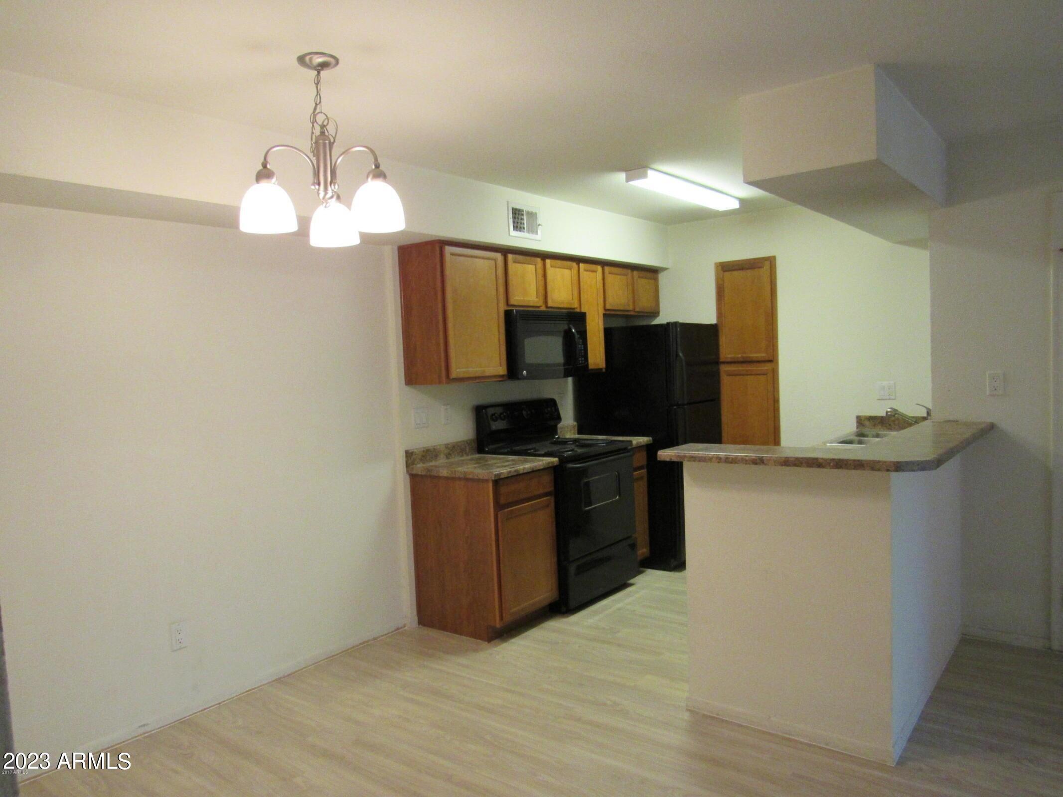 2625 East Indian School Road, Unit 116 Phoenix, AZ 85016 - Photo 4 of 7 kitchen