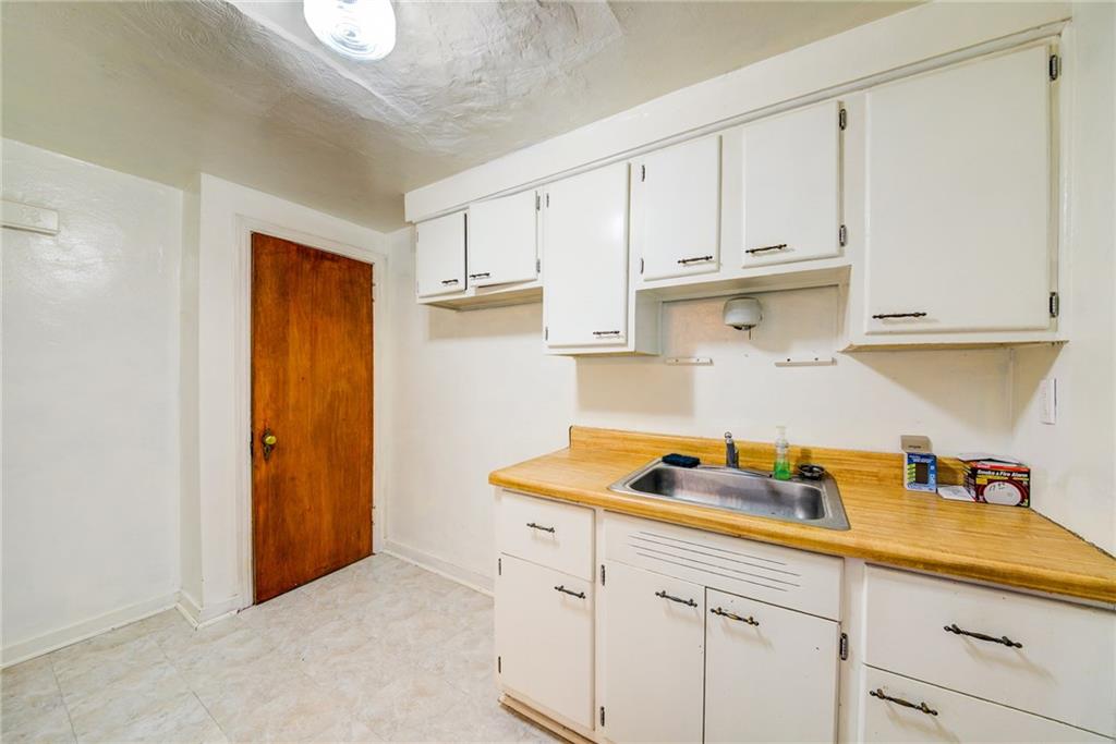 228 East Garden Road Pittsburgh, PA 15227 - Photo 11 of 21 eat in kitchen