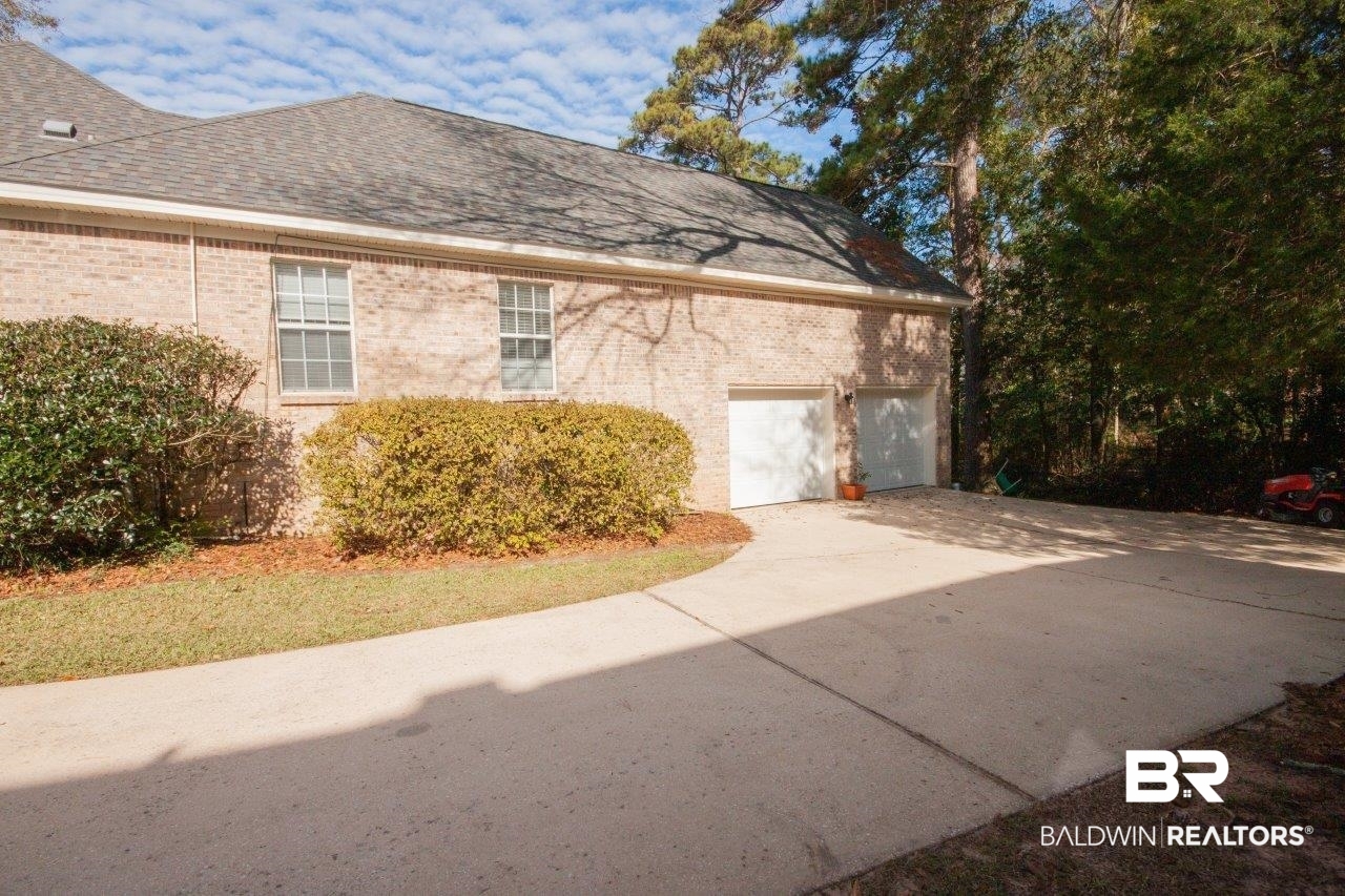 8779 Pine Run Daphne, AL 36527 - Photo 33 of 40 Garage