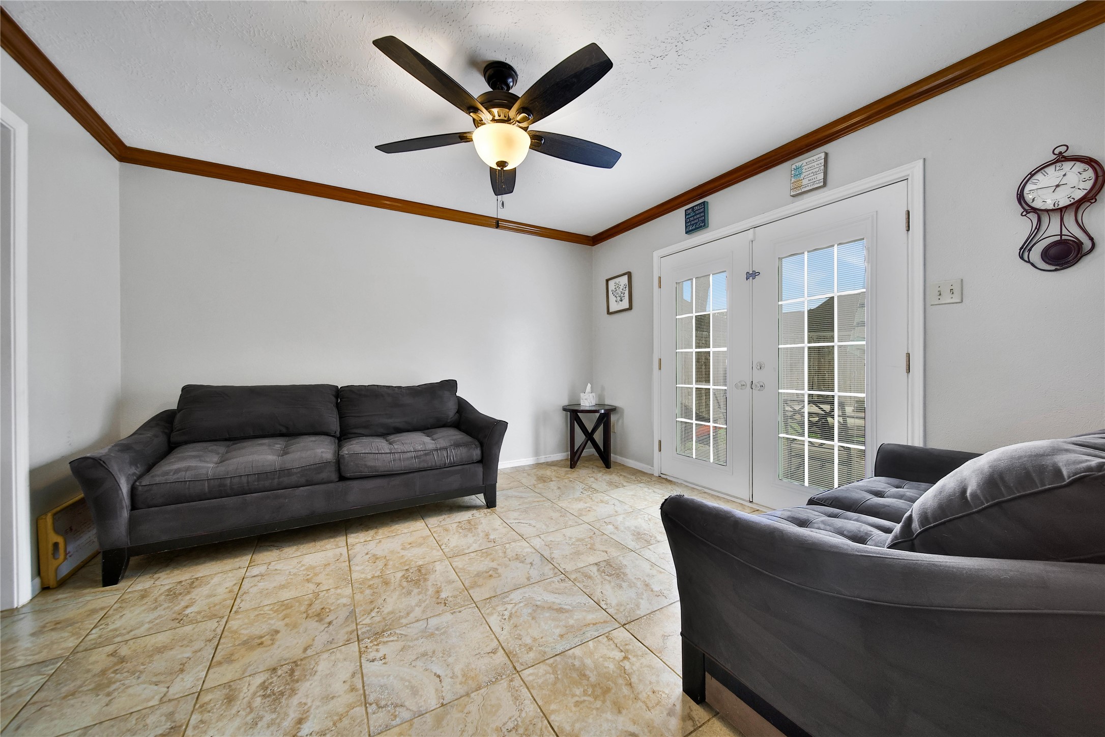 810 Noble Springs Road Houston, TX 77062 - Photo 12 of 27 a living room with furniture and a large window
