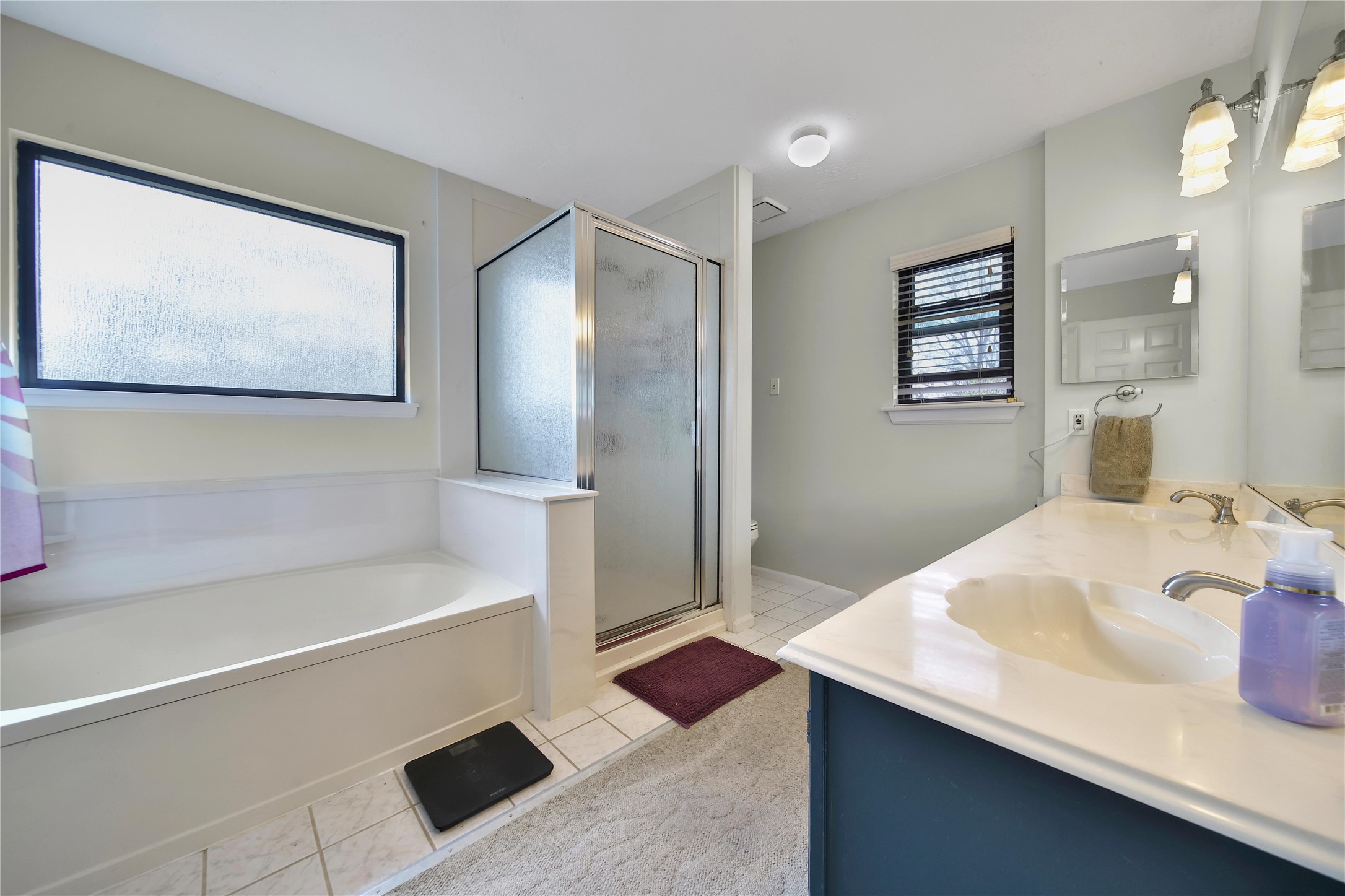 810 Noble Springs Road Houston, TX 77062 - Photo 18 of 27 a bathroom with a sink and a mirror