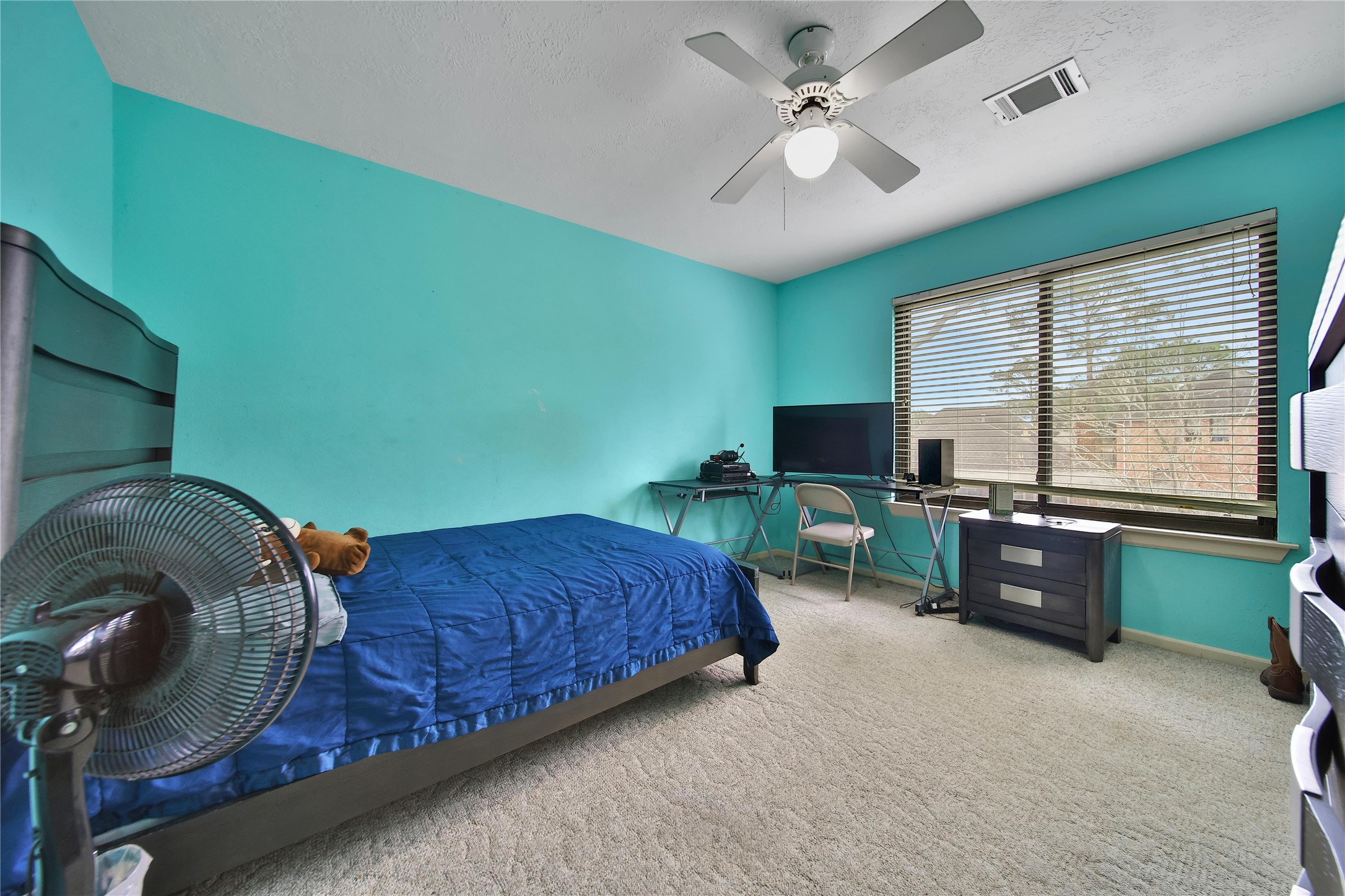 810 Noble Springs Road Houston, TX 77062 - Photo 23 of 27 a living room with furniture and a flat screen tv