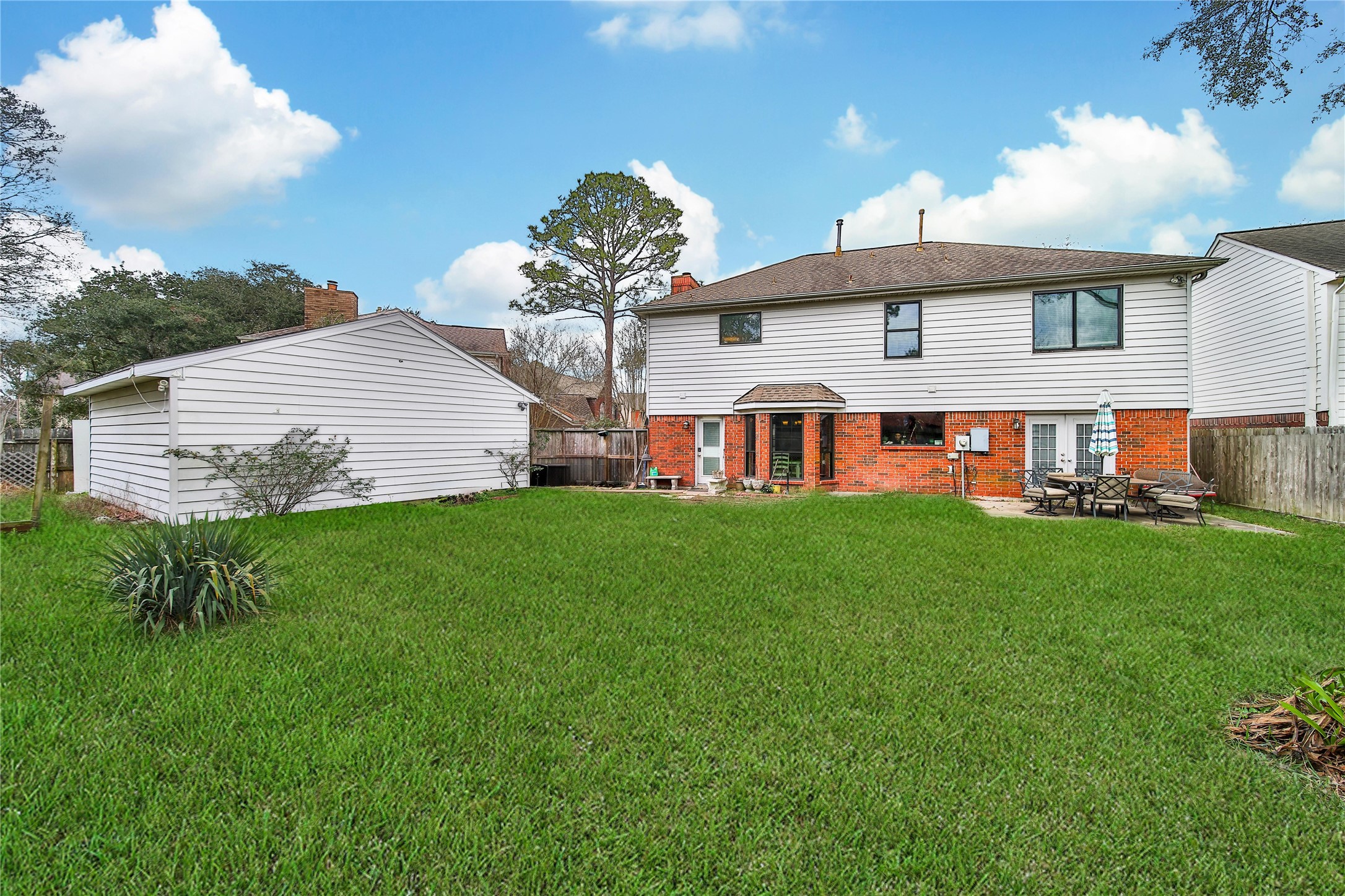 810 Noble Springs Road Houston, TX 77062 - Photo 25 of 27 a front view of house with yard and seating area