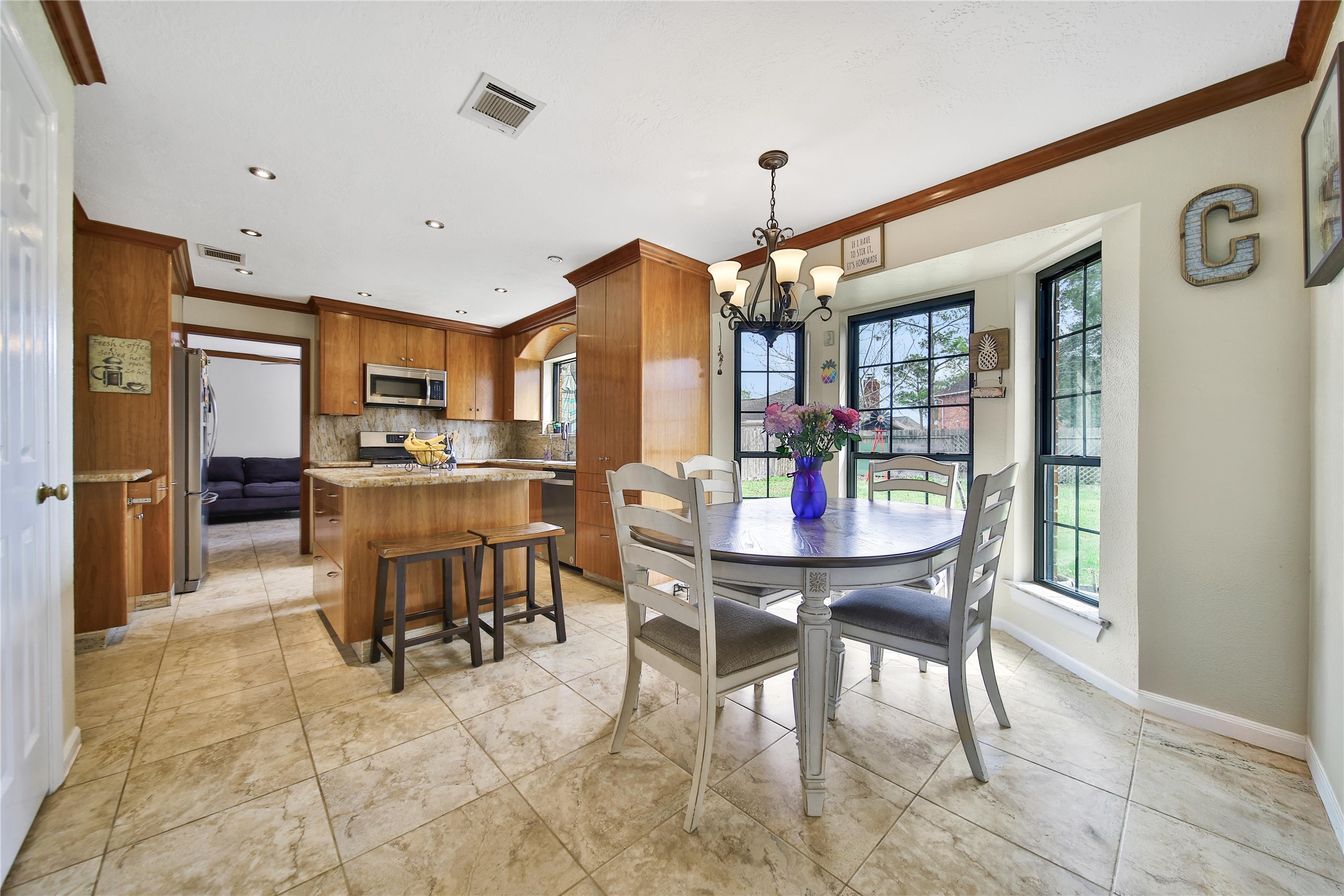 810 Noble Springs Road Houston, TX 77062 - Photo 4 of 27 a view of a dining room with furniture