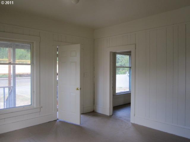 1723 Southeast Mill Street Roseburg, OR 97470 - Photo 7 of 15