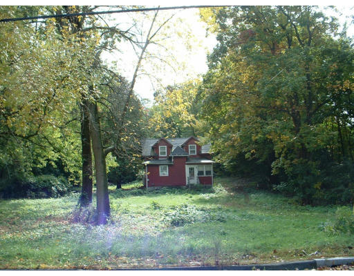 94 Sunderland Road Worcester, MA 01604 - Photo 3 of 6 Gallery Image 3