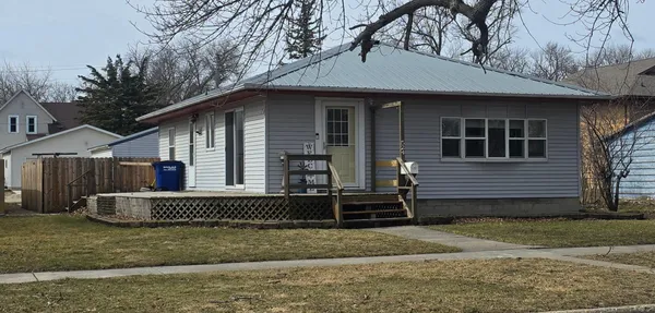 $170,000 | 524 1st Avenue Southeast, Wells, MN 56097
