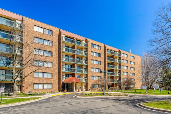 $249,900 | 1800 Huntington Boulevard, Unit 412, Hoffman Estates, IL 60169