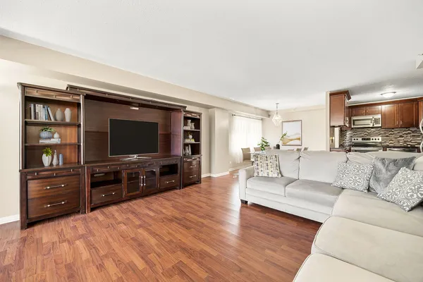 $249,900 | 1800 Huntington Boulevard, Unit 412, Hoffman Estates, IL 60169