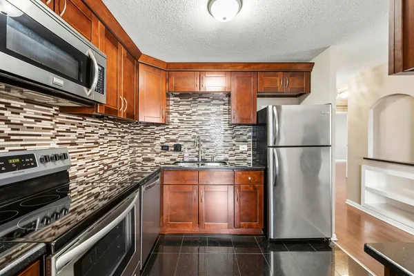 $249,900 | 1800 Huntington Boulevard, Unit 412, Hoffman Estates, IL 60169