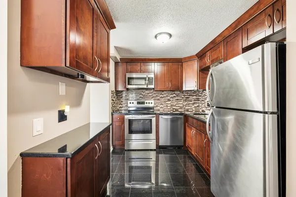 $249,900 | 1800 Huntington Boulevard, Unit 412, Hoffman Estates, IL 60169