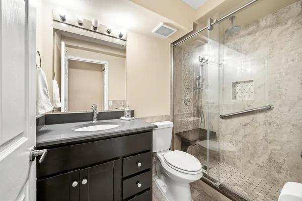 $249,900 | 1800 Huntington Boulevard, Unit 412, Hoffman Estates, IL 60169