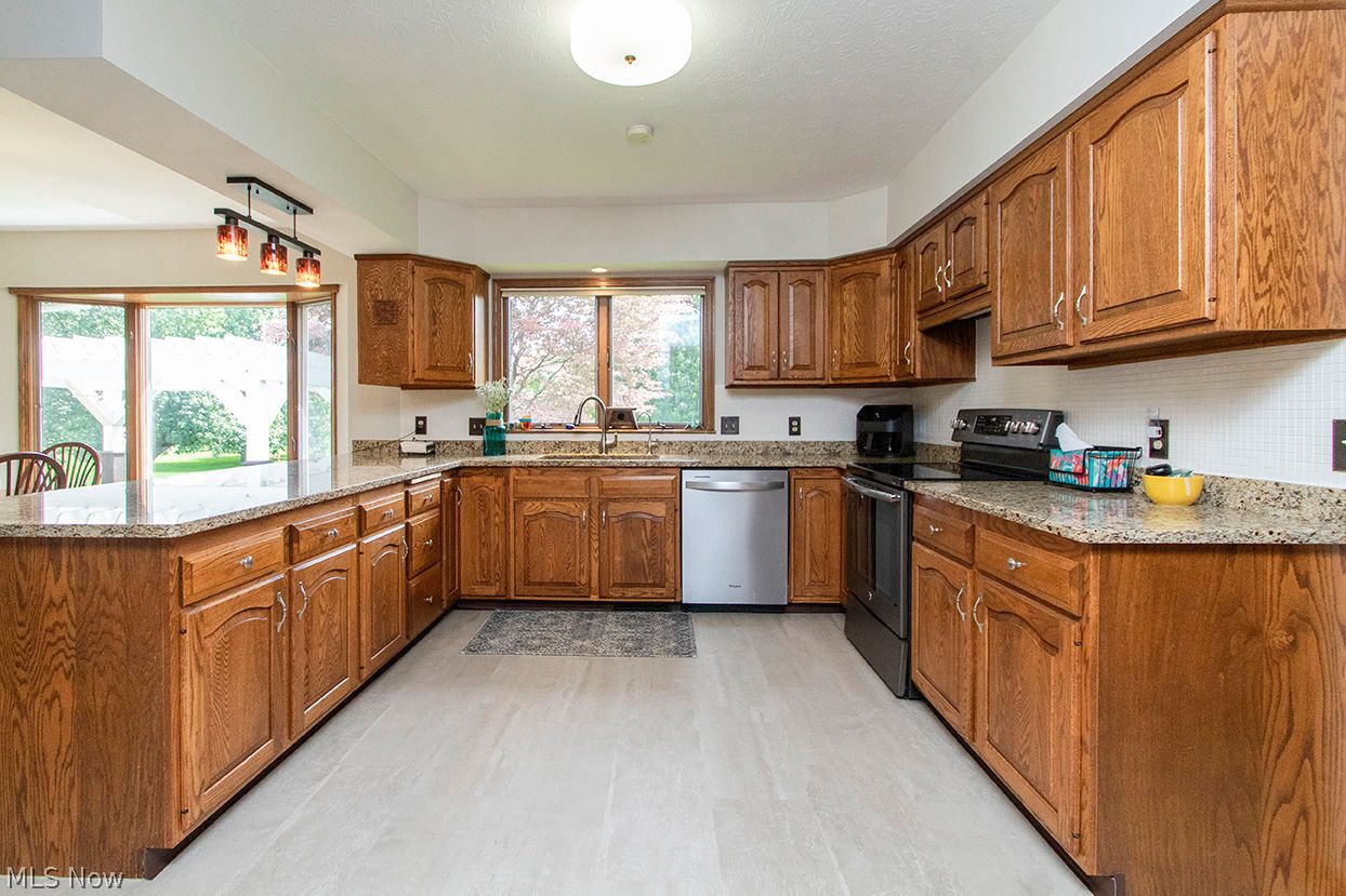 1477 South Hametown Road Akron, OH 44321 - Photo 8 of 37 Gallery Image 8
