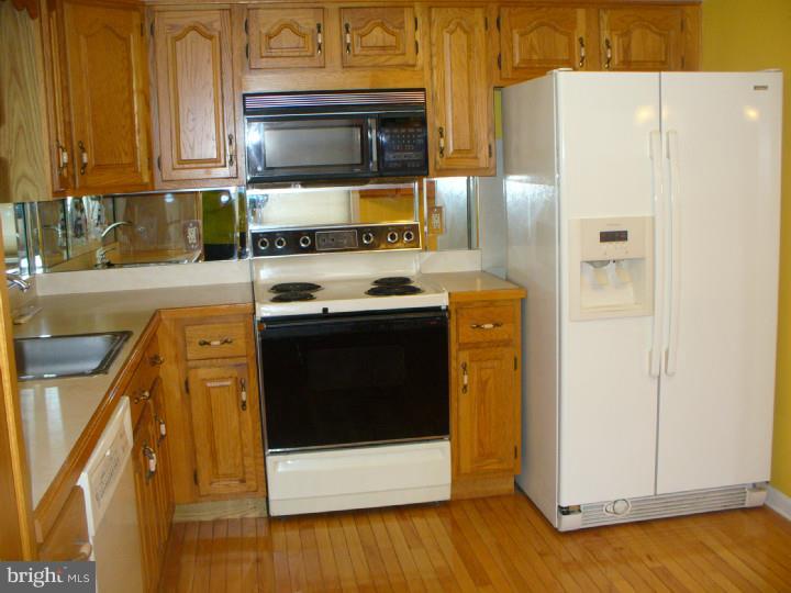 262 Haverford Road Folsom, PA 19033 - Photo 4 of 16 Kitchen