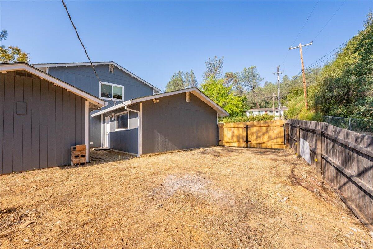 12707 Williamson Road Redding, CA 96003 - Photo 36 of 44 Garted Boat/RV Parking