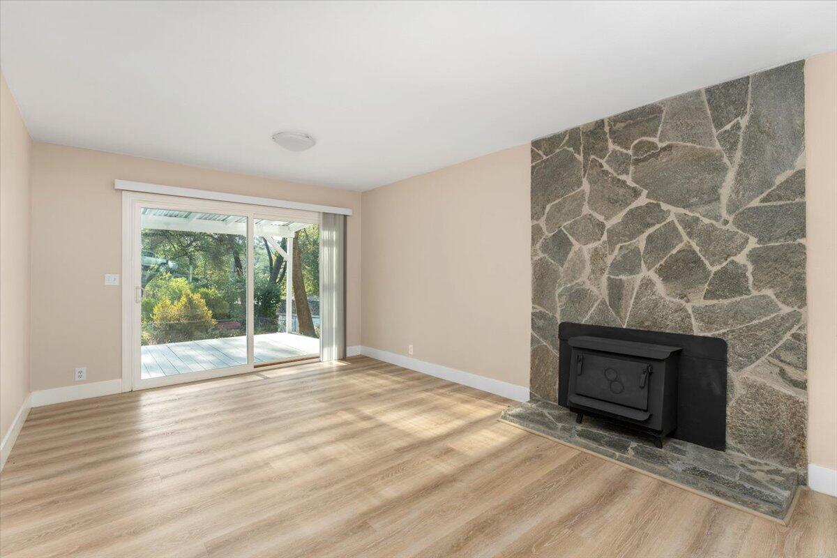 12707 Williamson Road Redding, CA 96003 - Photo 6 of 44 Living Room
