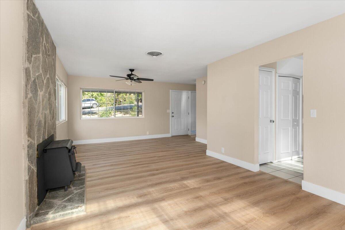 12707 Williamson Road Redding, CA 96003 - Photo 8 of 44 Living Room