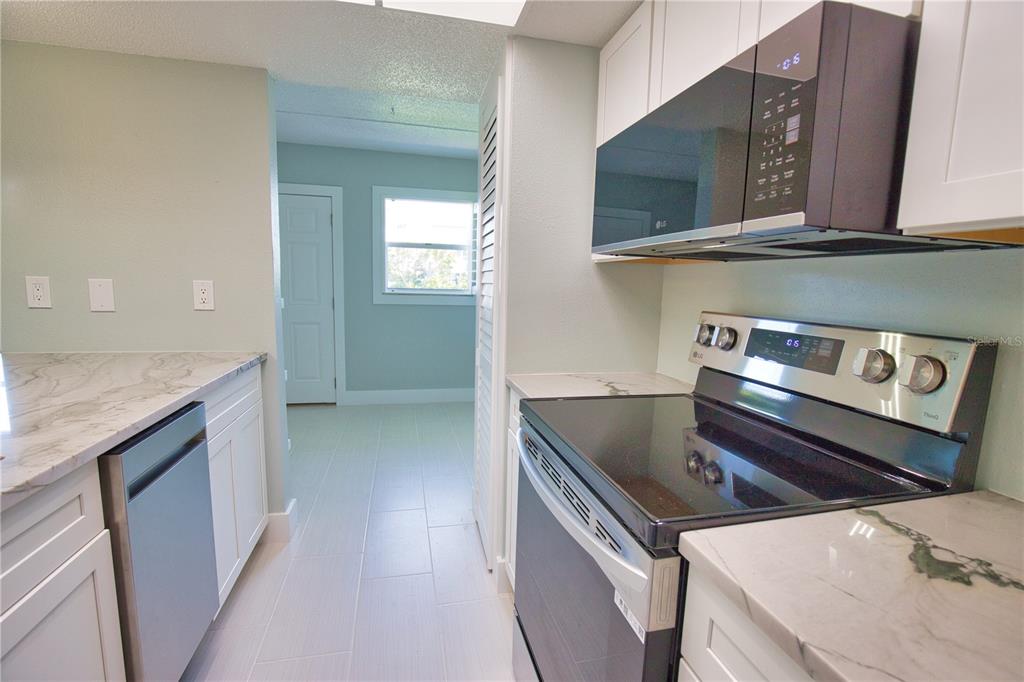 902 Gibbs Road, Unit 184 Venice, FL 34285 - Photo 14 of 49