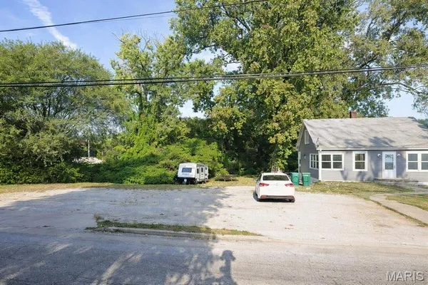 $10,000 | 3403 Falling Springs Road, East St. Louis, IL 62206