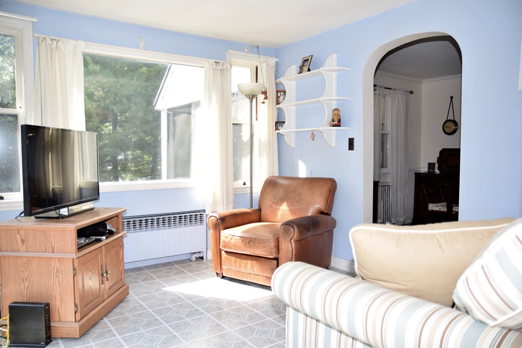 8 Myopia Road Boston, MA 02136 - Photo 5 of 14