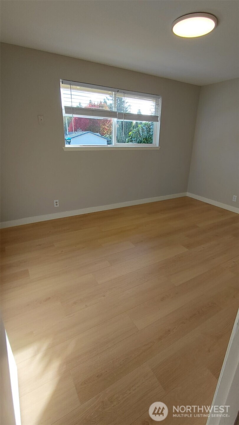 613 South 318th Place Federal Way, WA 98003 - Photo 12 of 17 a view of empty room with window