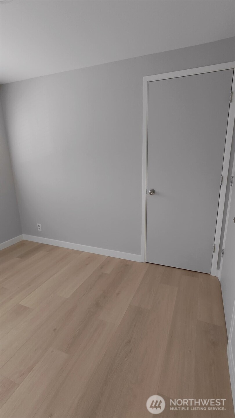 613 South 318th Place Federal Way, WA 98003 - Photo 14 of 17 a view of an empty room